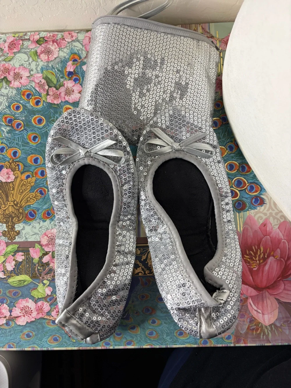 ✨ Silver Sequin Foldable Ballet Flats with Matching Zippered Carrying Pouch